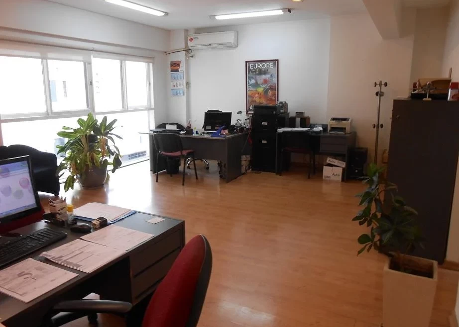 Oficina en Venta Rivadavia 1100 . Impecable 82 metros