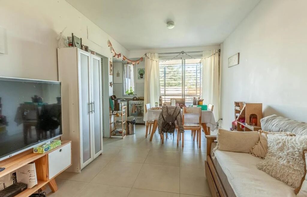 Venta 2 ambientes Liniers Cochera